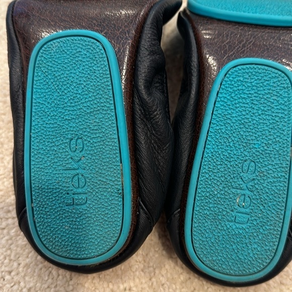 Tieks flats Black Size 7 fits 7.5 too - Picture 4 of 7